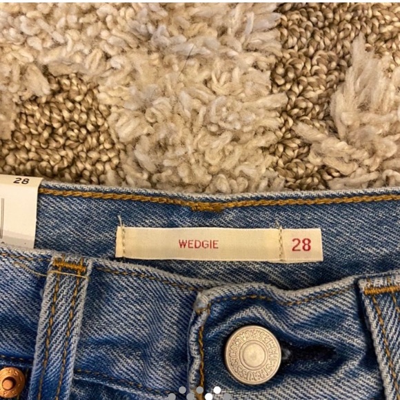 Brand New Levi’s Wedgie Jeans - Picture 3 of 3